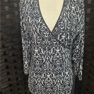 Tahari Black and White Patterned Top